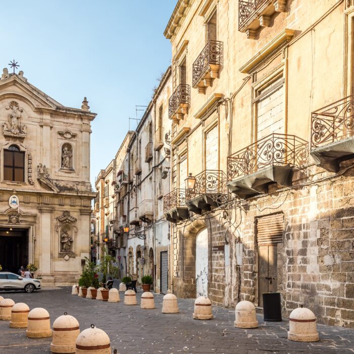Taranto, la signora del Sud che non chiede permesso 4 shutterstock 2067986153