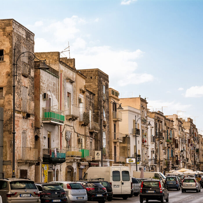 Taranto, la signora del Sud che non chiede permesso 7 shutterstock 2070701837