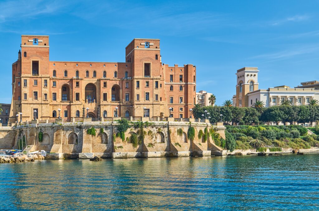Taranto, la signora del Sud che non chiede permesso 10 shutterstock 2311738179