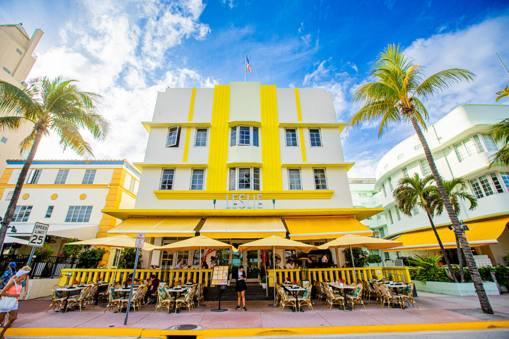 MIAMI BEACH. È un insieme di isole a est della città, la zona più famosa