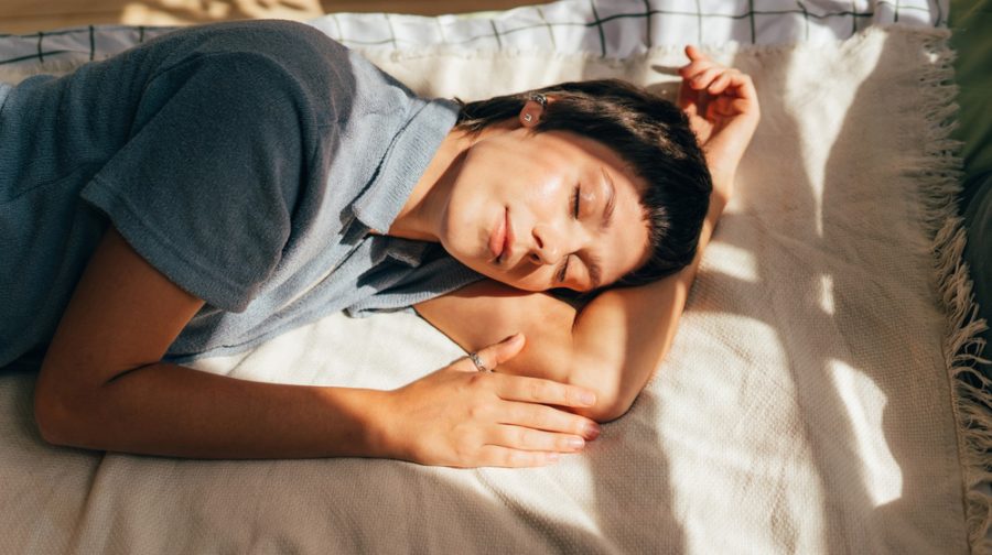 Luce e calma: il rituale in due mosse che riscrive il tuo umore 2 shutterstock 2293108061