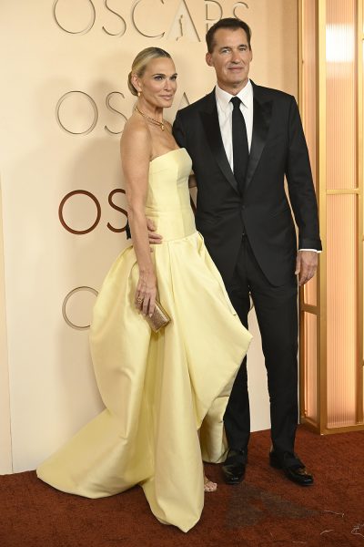 Oscar 2026, le tendenze moda e beauty più cool, tra nuovi protagonisti e ritorni sorprendenti 10 kika7257644 Scott Stuber Molly Sims