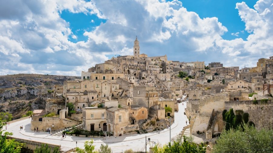 Dalla roccia al cielo: viaggio in Basilicata tra Matera e borghi verticali 4 shutterstock 2556052615