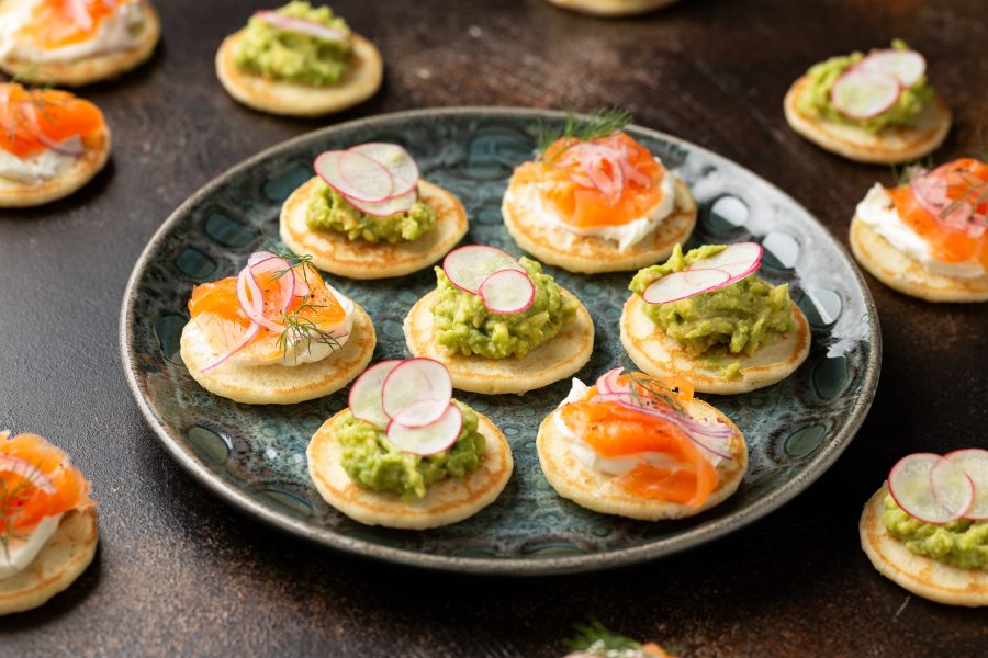 Empanadas, falafel e blinis: il trio chic per i tuoi aperitivi primaverili 1 shutterstock 2384278817