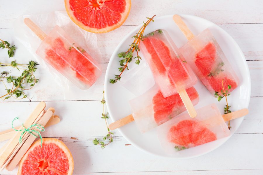 Il lato dolce dell’estate: ghiaccioli colorati e un semifreddo super goloso 1 shutterstock 1394867609