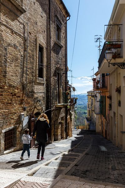 Autunno fuori rotta: i must-see di Abruzzo, Basilicata e Molise 3 Paese bambini Touring Citta SantAngelo 1DX 6485