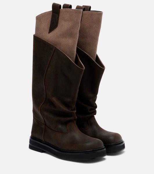 Il ritorno degli stivali: alti, texani o combat boot? La guida agli abbinamenti per ogni silhouette 21 The Attico Anfibi Robin Passeggiata in pelle